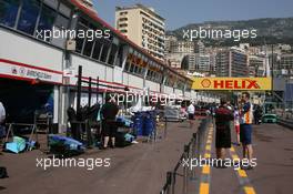 23.05.2007 Monte Carlo, Monaco,  Teams setup in the pitlane - Formula 1 World Championship, Rd 5, Monaco Grand Prix, Wednesday