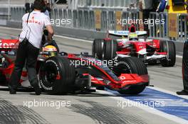 06.04.2007 Kuala Lumpur, Malaysia,  Lewis Hamilton (GBR), McLaren Mercedes, MP4-22 and Ralf Schumacher (GER), Toyota Racing, TF107 - Formula 1 World Championship, Rd 2, Malaysian Grand Prix, Friday Practice