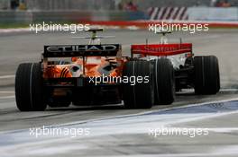 06.04.2007 Kuala Lumpur, Malaysia,  Adrian Sutil (GER), Spyker F1 Team, F8-VII and Lewis Hamilton (GBR), McLaren Mercedes, MP4-22 - Formula 1 World Championship, Rd 2, Malaysian Grand Prix, Friday Practice