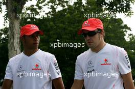 06.04.2007 Kuala Lumpur, Malaysia,  Fernando Alonso (ESP), McLaren Mercedes and Lewis Hamilton (GBR), McLaren Mercedes - Formula 1 World Championship, Rd 2, Malaysian Grand Prix, Friday