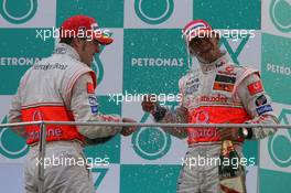 08.04.2007 Kuala Lumpur, Malaysia,  1st place Fernando Alonso (ESP), McLaren Mercedes with 2nd place Lewis Hamilton (GBR), McLaren Mercedes - Formula 1 World Championship, Rd 2, Malaysian Grand Prix, Sunday Podium