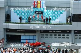 08.04.2007 Kuala Lumpur, Malaysia,  Lewis Hamilton (GBR), McLaren Mercedes with Fernando Alonso (ESP), McLaren Mercedes and  Kimi Raikkonen (FIN), Räikkönen, Scuderia Ferrari - Formula 1 World Championship, Rd 2, Malaysian Grand Prix, Sunday Podium