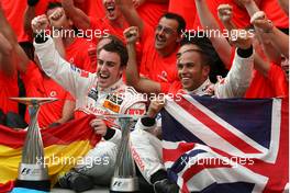 08.04.2007 Kuala Lumpur, Malaysia,  Lewis Hamilton (GBR), McLaren Mercedes, Fernando Alonso (ESP), McLaren Mercedes - Formula 1 World Championship, Rd 2, Malaysian Grand Prix, Sunday Podium