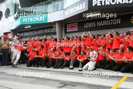 08.04.2007 Kuala Lumpur, Malaysia,  Lewis Hamilton (GBR), McLaren Mercedes, Fernando Alonso (ESP), McLaren Mercedes - Formula 1 World Championship, Rd 2, Malaysian Grand Prix, Sunday Podium