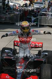 08.04.2007 Kuala Lumpur, Malaysia,  2nd place Lewis Hamilton (GBR), McLaren Mercedes - Formula 1 World Championship, Rd 2, Malaysian Grand Prix, Sunday Podium