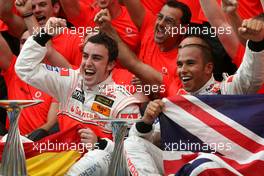 08.04.2007 Kuala Lumpur, Malaysia,  Lewis Hamilton (GBR), McLaren Mercedes, Fernando Alonso (ESP), McLaren Mercedes - Formula 1 World Championship, Rd 2, Malaysian Grand Prix, Sunday Podium