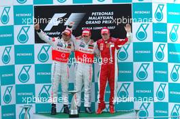 08.04.2007 Kuala Lumpur, Malaysia,  Lewis Hamilton (GBR), McLaren Mercedes with Fernando Alonso (ESP), McLaren Mercedes and Kimi Raikkonen (FIN), Räikkönen, Scuderia Ferrari - Formula 1 World Championship, Rd 2, Malaysian Grand Prix, Sunday Podium