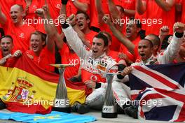 08.04.2007 Kuala Lumpur, Malaysia,  Lewis Hamilton (GBR), McLaren Mercedes, Fernando Alonso (ESP), McLaren Mercedes - Formula 1 World Championship, Rd 2, Malaysian Grand Prix, Sunday Podium