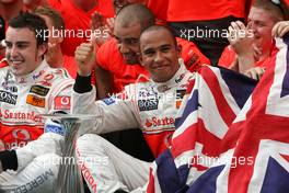 08.04.2007 Kuala Lumpur, Malaysia,  Lewis Hamilton (GBR), McLaren Mercedes, Fernando Alonso (ESP), McLaren Mercedes - Formula 1 World Championship, Rd 2, Malaysian Grand Prix, Sunday Podium