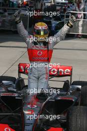 08.04.2007 Kuala Lumpur, Malaysia,  2nd place Lewis Hamilton (GBR), McLaren Mercedes - Formula 1 World Championship, Rd 2, Malaysian Grand Prix, Sunday Podium