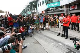 08.04.2007 Kuala Lumpur, Malaysia,  Lewis Hamilton (GBR), McLaren Mercedes and his father Anthony - Formula 1 World Championship, Rd 2, Malaysian Grand Prix, Sunday Podium