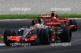 08.04.2007 Kuala Lumpur, Malaysia,  Lewis Hamilton (GBR), McLaren Mercedes, MP4-22 and Kimi Raikkonen (FIN), Räikkönen, Scuderia Ferrari, F2007 - Formula 1 World Championship, Rd 2, Malaysian Grand Prix, Sunday Race