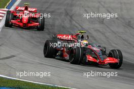 08.04.2007 Kuala Lumpur, Malaysia,  Lewis Hamilton (GBR), McLaren Mercedes, Kimi Raikkonen (FIN), Räikkönen, Scuderia Ferrari - Formula 1 World Championship, Rd 2, Malaysian Grand Prix, Sunday Race