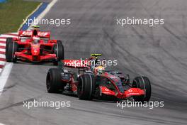 08.04.2007 Kuala Lumpur, Malaysia,  Lewis Hamilton (GBR), McLaren Mercedes, Kimi Raikkonen (FIN), Räikkönen, Scuderia Ferrari - Formula 1 World Championship, Rd 2, Malaysian Grand Prix, Sunday Race