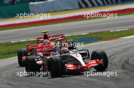 08.04.2007 Kuala Lumpur, Malaysia,  Lewis Hamilton (GBR), McLaren Mercedes, MP4-22 leads Kimi Raikkonen (FIN), Räikkönen, Scuderia Ferrari, F2007 - Formula 1 World Championship, Rd 2, Malaysian Grand Prix, Sunday Race