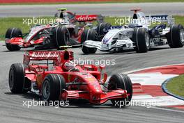 08.04.2007 Kuala Lumpur, Malaysia,  Kimi Raikkonen (FIN), Räikkönen, Scuderia Ferrari, Nick Heidfeld (GER), BMW Sauber F1 Team, Lewis Hamilton (GBR), McLaren Mercedes - Formula 1 World Championship, Rd 2, Malaysian Grand Prix, Sunday Race