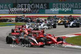 08.04.2007 Kuala Lumpur, Malaysia,  Lewis Hamilton (GBR), McLaren Mercedes, MP4-22 and Felipe Massa (BRA), Scuderia Ferrari, F2007 at the start of the race - Formula 1 World Championship, Rd 2, Malaysian Grand Prix, Sunday Race