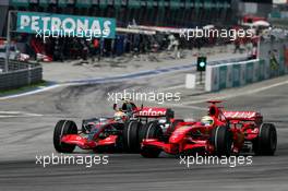 08.04.2007 Kuala Lumpur, Malaysia,  Lewis Hamilton (GBR), McLaren Mercedes, MP4-22 and Felipe Massa (BRA), Scuderia Ferrari, F2007 - Formula 1 World Championship, Rd 2, Malaysian Grand Prix, Sunday Race