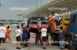 28.03.2007 Sepang, Malaysia,  Technical problems at the car of Lewis Hamilton (GBR), McLaren Mercedes - Formula 1 Testing at Sepang Circuit