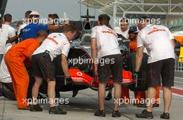 28.03.2007 Sepang, Malaysia,  Technical problems at the car of Lewis Hamilton (GBR), McLaren Mercedes - Formula 1 Testing at Sepang Circuit