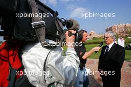 03.02.2007, Abu Dhabi, United Arab Emirates,  Martin Brundle (GBR) ITV-F1 Commentator and Bernie Ecclestone (GBR) - Tribute to the Champions