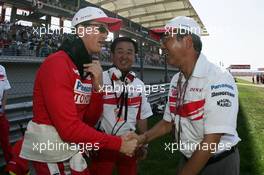 26.08.2007 Istanbul, Turkey,  Ralf Schumacher (GER), Toyota Racing with Katsuhiro Nakagawa, Vice Chairman of the Board of Toyota Motor Corporation - Formula 1 World Championship, Rd 12, Turkish Grand Prix, Sunday Pre-Race Grid