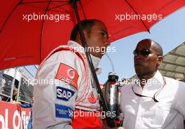 26.08.2007 Istanbul, Turkey,  Lewis Hamilton (GBR), McLaren Mercedes and Anthony Hamilton (GBR), Father of Lewis Hamilton - Formula 1 World Championship, Rd 12, Turkish Grand Prix, Sunday Pre-Race Grid