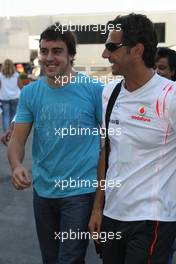 26.08.2007 Istanbul, Turkey,  Fernando Alonso (ESP), McLaren Mercedes leaving the circuit with Pedro de la Rosa (ESP), Test Driver, McLaren Mercedes - Formula 1 World Championship, Rd 12, Turkish Grand Prix, Sunday Podium