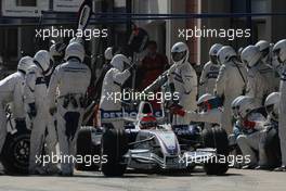26.08.2007 Istanbul, Turkey,  Robert Kubica (POL), BMW Sauber F1 Team, F1.07 pit stop - Formula 1 World Championship, Rd 12, Turkish Grand Prix, Sunday Race