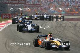 26.08.2007 Istanbul, Turkey,  Heikki Kovalainen (FIN), Renault F1 Team, R27 leads Nico Rosberg (GER), WilliamsF1 Team, FW29 - Formula 1 World Championship, Rd 12, Turkish Grand Prix, Sunday Race