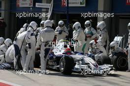 26.08.2007 Istanbul, Turkey,  Robert Kubica (POL),  BMW Sauber F1 Team pit stop - Formula 1 World Championship, Rd 12, Turkish Grand Prix, Sunday Race