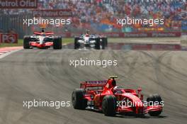 26.08.2007 Istanbul, Turkey,  Kimi Raikkonen (FIN), Räikkönen, Scuderia Ferrari, F2007 leads Lewis Hamilton (GBR), McLaren Mercedes, MP4-22 - Formula 1 World Championship, Rd 12, Turkish Grand Prix, Sunday Race