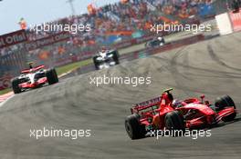 26.08.2007 Istanbul, Turkey,  Kimi Raikkonen (FIN), Räikkönen, Scuderia Ferrari, F2007, Lewis Hamilton (GBR), McLaren Mercedes, MP4-22 - Formula 1 World Championship, Rd 12, Turkish Grand Prix, Sunday Race