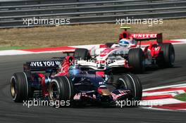 26.08.2007 Istanbul, Turkey,  Vitantonio Liuzzi (ITA), Scuderia Toro Rosso, STR02 and Anthony Davidson (GBR), Super Aguri F1 Team, SA07 - Formula 1 World Championship, Rd 12, Turkish Grand Prix, Sunday Race