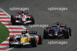 26.08.2007 Istanbul, Turkey,  Giancarlo Fisichella (ITA), Renault F1 Team, R27 and Vitantonio Liuzzi (ITA), Scuderia Toro Rosso, STR02 - Formula 1 World Championship, Rd 12, Turkish Grand Prix, Sunday Race