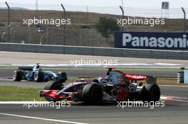 26.08.2007 Istanbul, Turkey,  Fernando Alonso (ESP), McLaren Mercedes, MP4-22, Rubens Barrichello (BRA), Honda Racing F1 Team, RA107 - Formula 1 World Championship, Rd 12, Turkish Grand Prix, Sunday Race