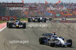 26.08.2007 Istanbul, Turkey,  Nico Rosberg (GER), WilliamsF1 Team, FW29 leads David Coulthard (GBR), Red Bull Racing, RB3 - Formula 1 World Championship, Rd 12, Turkish Grand Prix, Sunday Race