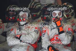 26.08.2007 Istanbul, Turkey,  McLaren Mechanics pit stop crew - Formula 1 World Championship, Rd 12, Turkish Grand Prix, Sunday Race