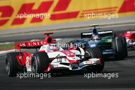 26.08.2007 Istanbul, Turkey,  Takuma Sato (JPN), Super Aguri F1, SA07 and Rubens Barrichello (BRA), Honda Racing F1 Team, RA107 - Formula 1 World Championship, Rd 12, Turkish Grand Prix, Sunday Race