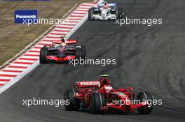 26.08.2007 Istanbul, Turkey,  Kimi Raikkonen (FIN), Räikkönen, Scuderia Ferrari, F2007 and Lewis Hamilton (GBR), McLaren Mercedes, MP4-22 - Formula 1 World Championship, Rd 12, Turkish Grand Prix, Sunday Race