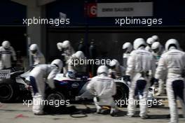 26.08.2007 Istanbul, Turkey,  Nick Heidfeld (GER), BMW Sauber F1 Team, F1.07 pit stop - Formula 1 World Championship, Rd 12, Turkish Grand Prix, Sunday Race