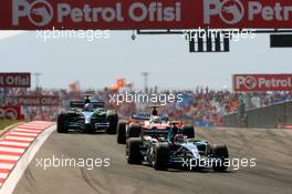 26.08.2007 Istanbul, Turkey,  Rubens Barrichello (BRA), Honda Racing F1 Team, RA107, Jarno Trulli (ITA), Toyota Racing, TF107, Jenson Button (GBR), Honda Racing F1 Team, RA107 - Formula 1 World Championship, Rd 12, Turkish Grand Prix, Sunday Race
