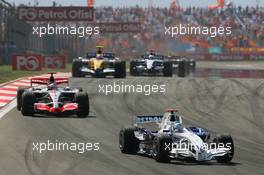 26.08.2007 Istanbul, Turkey,  Nick Heidfeld (GER), BMW Sauber F1 Team, F1.07 leads Fernando Alonso (ESP), McLaren Mercedes, MP4-22 - Formula 1 World Championship, Rd 12, Turkish Grand Prix, Sunday Race