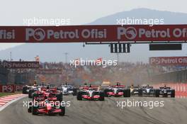 26.08.2007 Istanbul, Turkey,  Start, 1st, Felipe Massa (BRA), Scuderia Ferrari, F2007, 2nd, Kimi Raikkonen (FIN), Räikkönen, Scuderia Ferrari, F2007 , 3rd, Lewis Hamilton (GBR), McLaren Mercedes, MP4-22 - Formula 1 World Championship, Rd 12, Turkish Grand Prix, Sunday Race