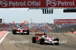 26.08.2007 Istanbul, Turkey,  Anthony Davidson (GBR), Super Aguri F1 Team, SA07, Ralf Schumacher (GER), Toyota Racing, TF107 - Formula 1 World Championship, Rd 12, Turkish Grand Prix, Sunday Race