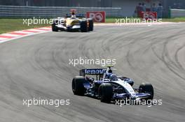 26.08.2007 Istanbul, Turkey,  Alexander Wurz (AUT), Williams F1 Team, FW29, Giancarlo Fisichella (ITA), Renault F1 Team, R27 - Formula 1 World Championship, Rd 12, Turkish Grand Prix, Sunday Race