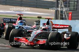 26.08.2007 Istanbul, Turkey,  Fernando Alonso (ESP), McLaren Mercedes, MP4-22, Vitantonio Liuzzi (ITA), Scuderia Toro Rosso, STR02 - Formula 1 World Championship, Rd 12, Turkish Grand Prix, Sunday Race