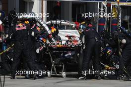 26.08.2007 Istanbul, Turkey,  David Coulthard (GBR), Red Bull Racing, RB3 pit stop - Formula 1 World Championship, Rd 12, Turkish Grand Prix, Sunday Race
