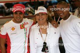 26.08.2007 Istanbul, Turkey,  Felipe Massa (BRA), Scuderia Ferrari and Roberto Carlos (BRA), Fenerbahce football player - Formula 1 World Championship, Rd 12, Turkish Grand Prix, Sunday