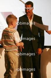 23.04.2007 London, England,  UN Rally for Safer Roads, Michael Schumacher (GER), Scuderia Ferrari, Advisor, presents awards to competition winners